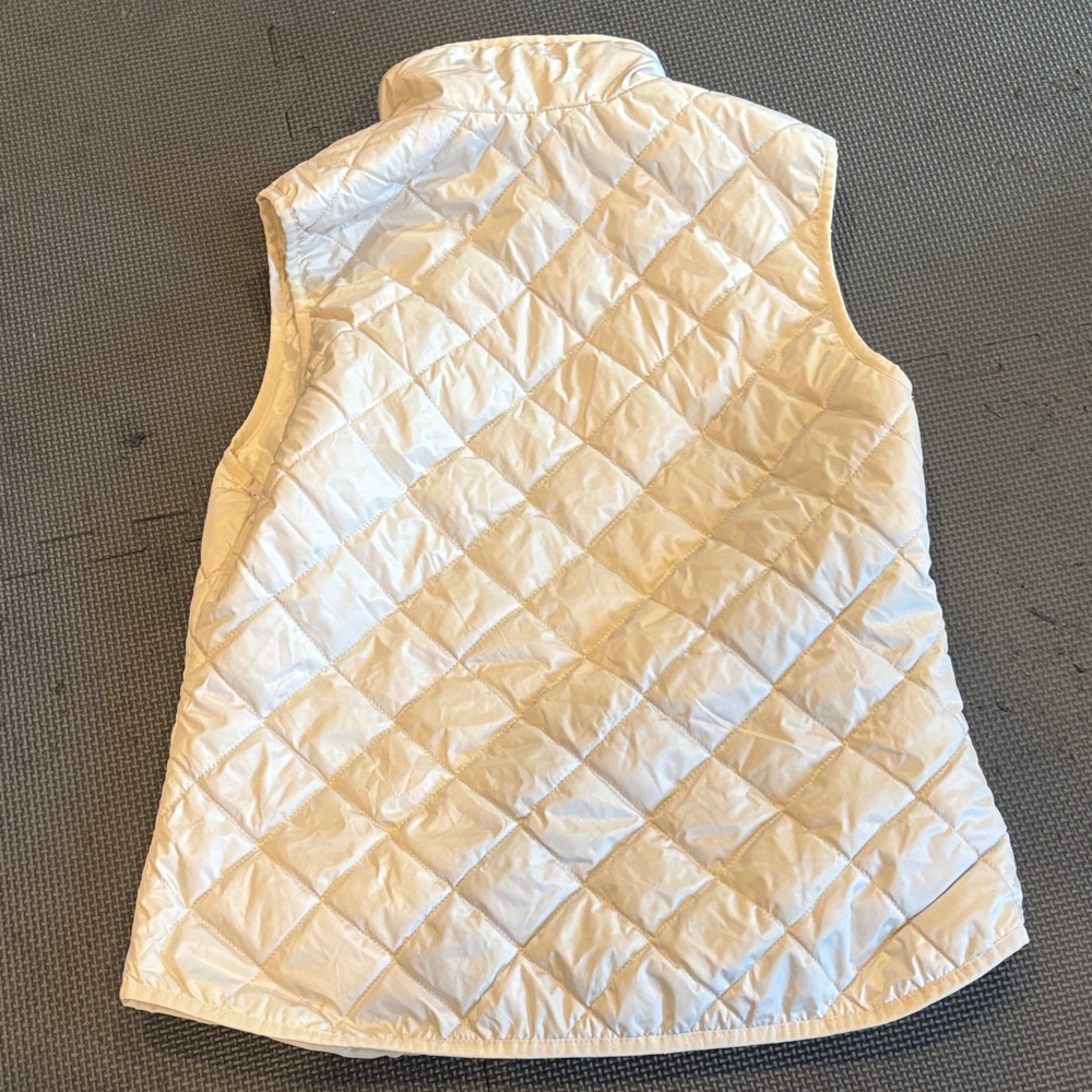 Old Navy Women's Quilted Cream Vest - Picture 6 of 8